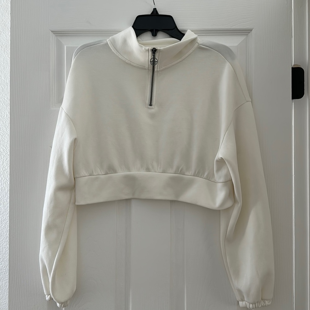 Gilly Hicks cropped pullover